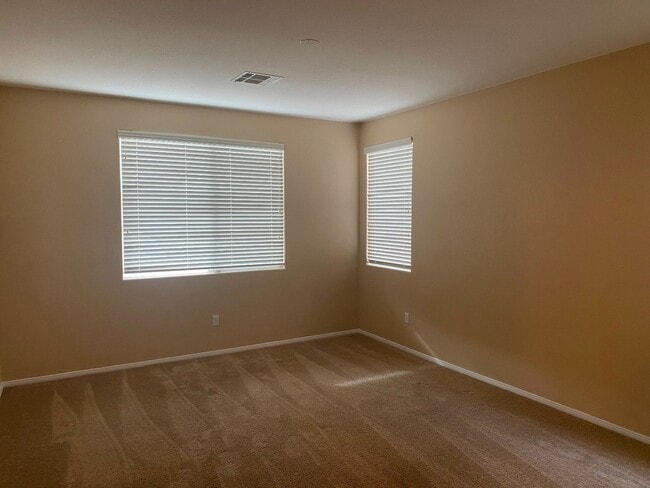 Building Photo - Gorgeous Rhodes Ranch Country Club home in Guard Gated Community!