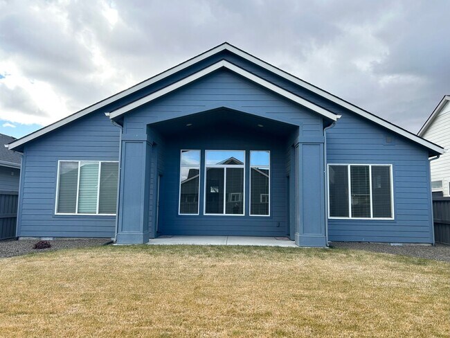 Building Photo - Gorgeous 3 bedroom 2 bathroom Home in Nampa