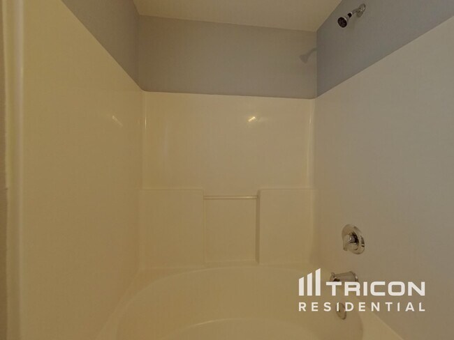 Building Photo - 10429 Hugue Way