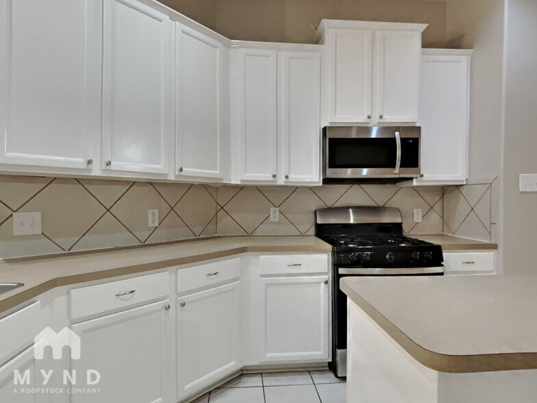 Building Photo - 3202 Black Ln