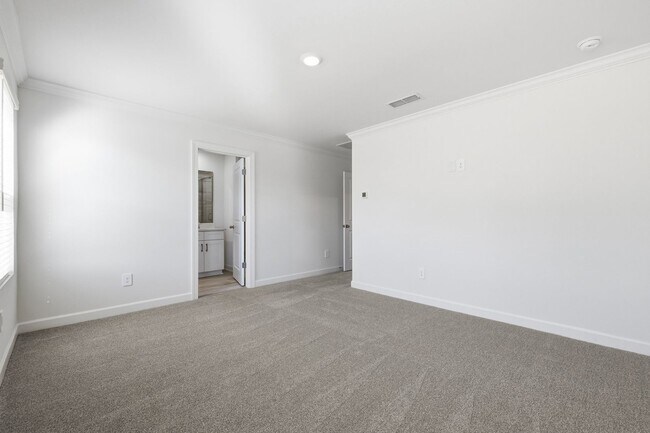 Building Photo - Brand new 3-bed, 2.5 bath townhome in Fort...