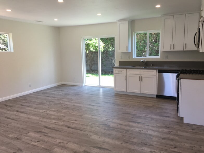 Building Photo - 8630 Lubao Ave