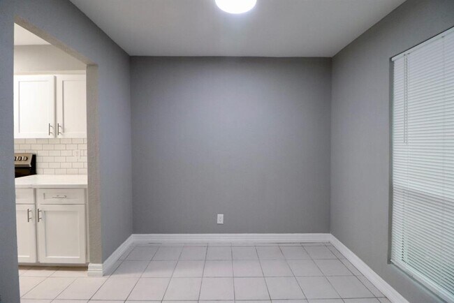 Building Photo - 11550 Chimney Rock Rd