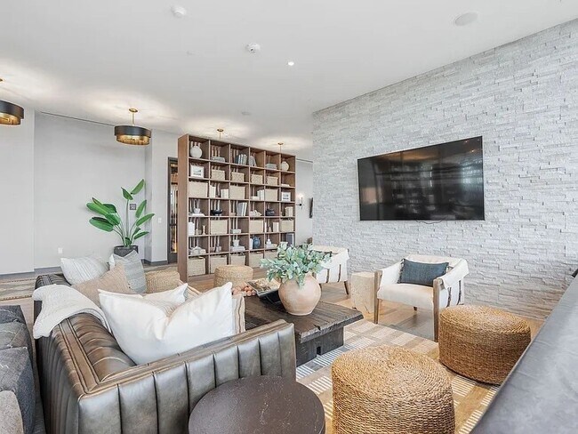 Building Photo - 1212 Demonbreun St