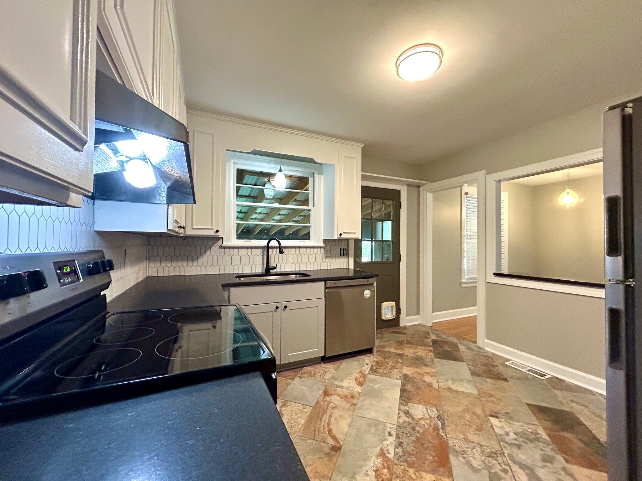 Building Photo - 247 Graeme Dr