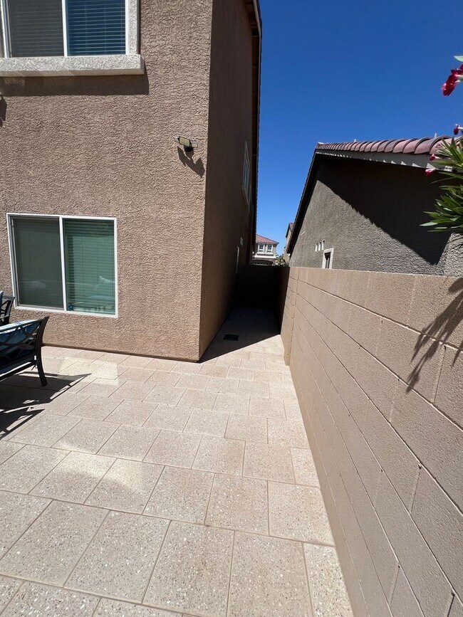 Building Photo - A Fantastic 4 Bedroom Home with the primary Downstairs, in Silverado Ranch