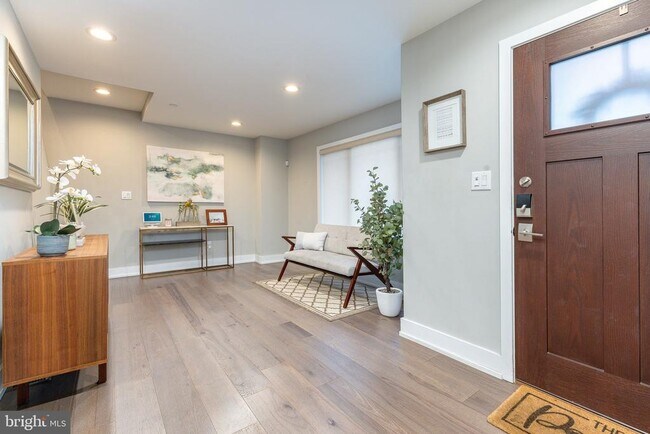 Building Photo - 608 N 3rd St