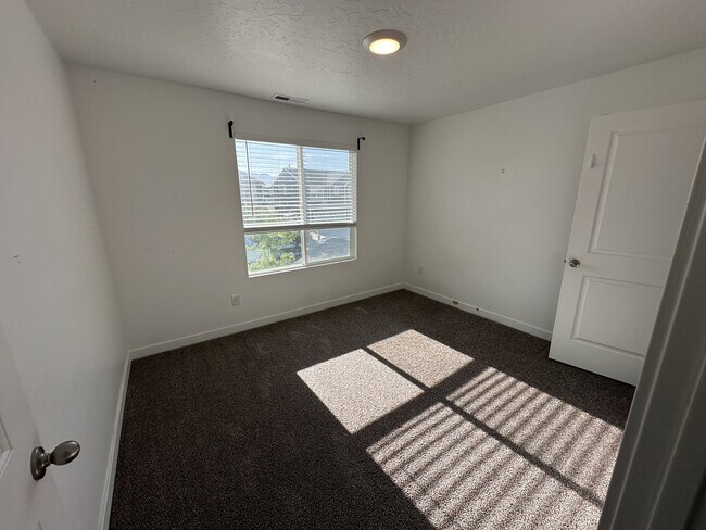 Building Photo - 287 Pier Ln
