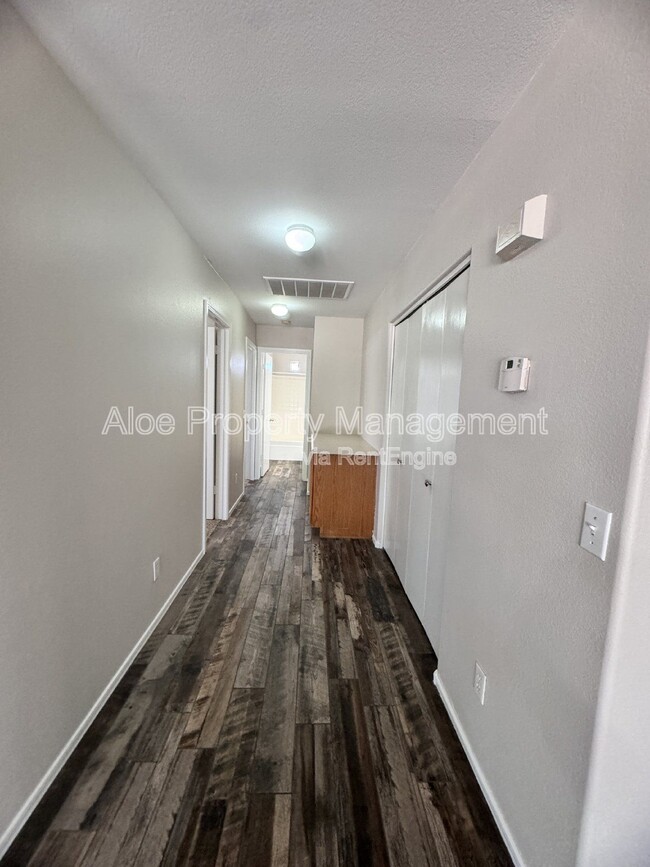 Building Photo - 9138 W Ross Ave
