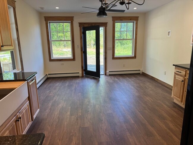 Building Photo - 1279 Campbell Rd