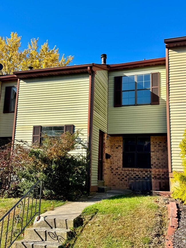 Primary Photo - THREE BEDROOM TOWNHOME-PARKLAND SCHOOLS!