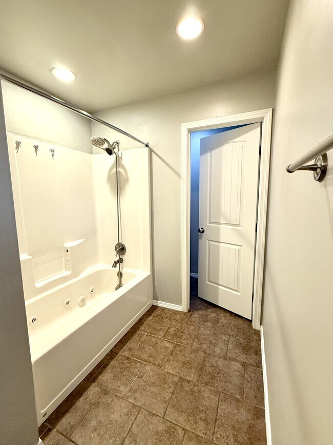 Building Photo - 4613 Mill Creek Dr