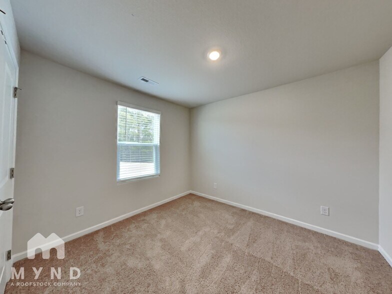 Building Photo - 62 Everglade Wy