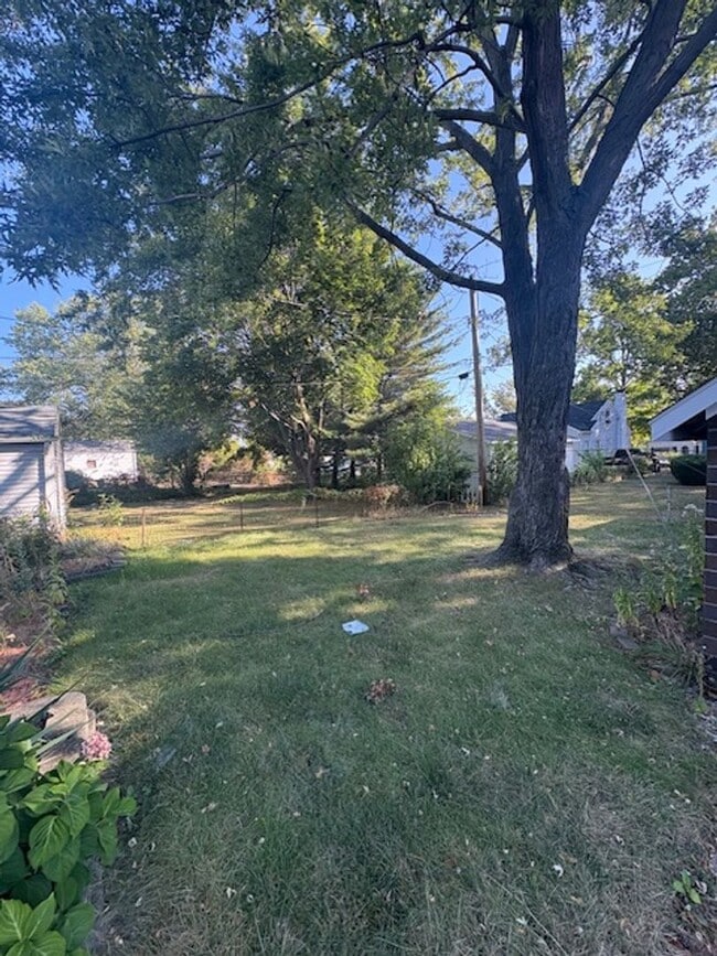Building Photo - Single Family Home - 3 bedrooms / 2 bathrooms