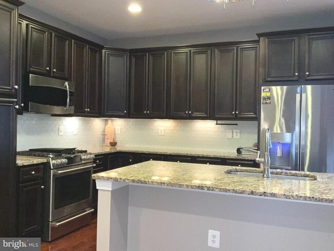 Building Photo - 3911 Chain Bridge Rd