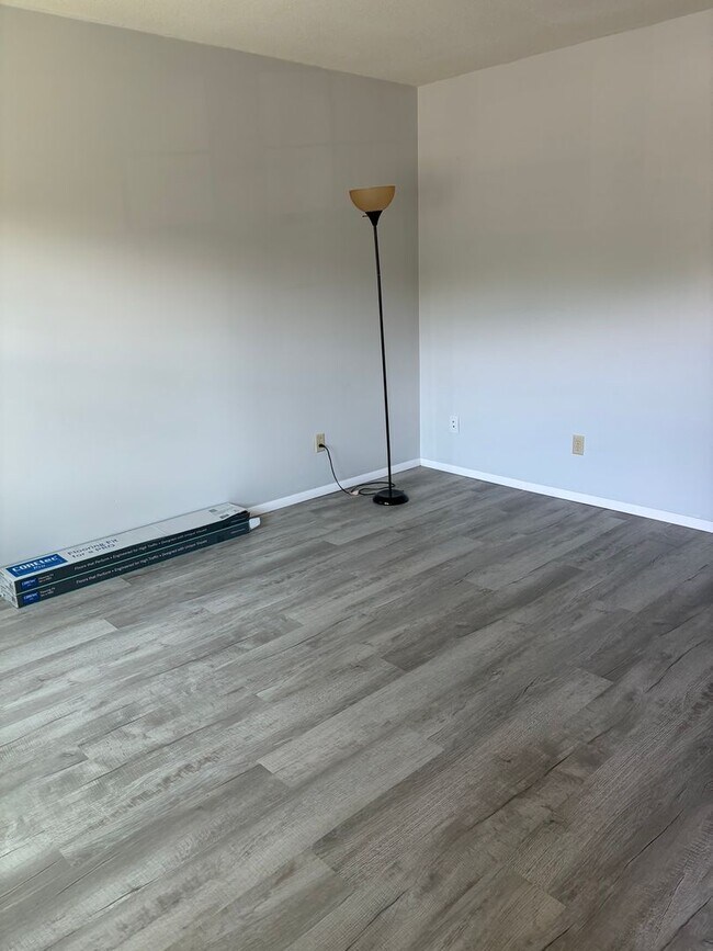 Building Photo - 920 Galen Dr