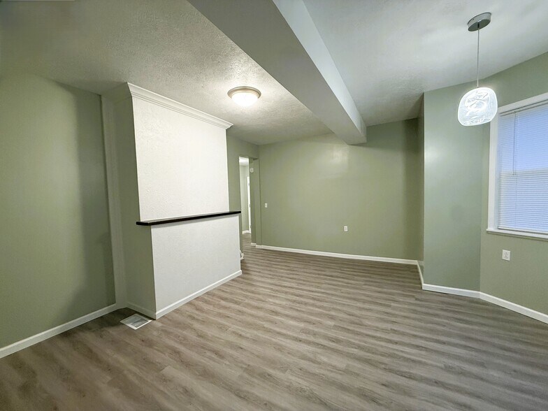 Building Photo - 412 Depot St