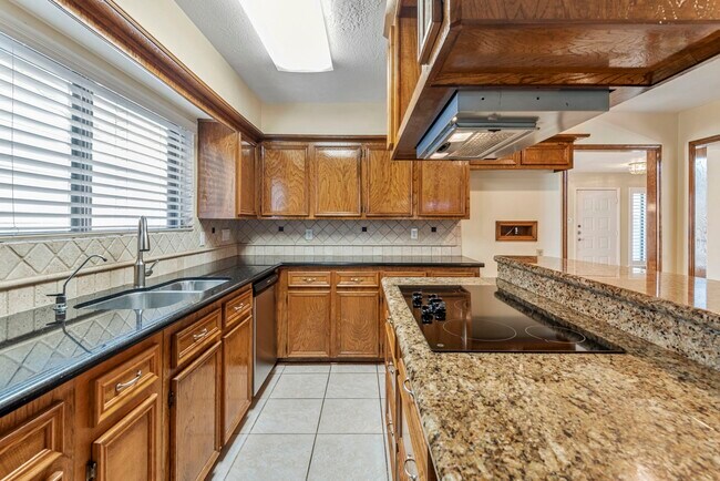 Building Photo - 3218 Freshmeadows Dr