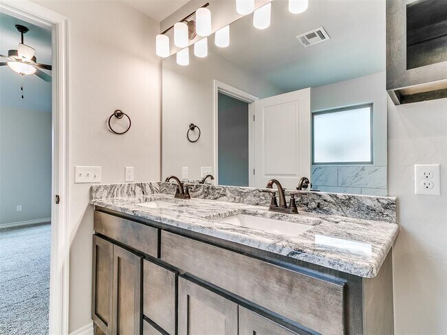 Building Photo - 12104 Rockbed Dr