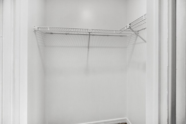 Building Photo - 1304 Magnolia Cir E