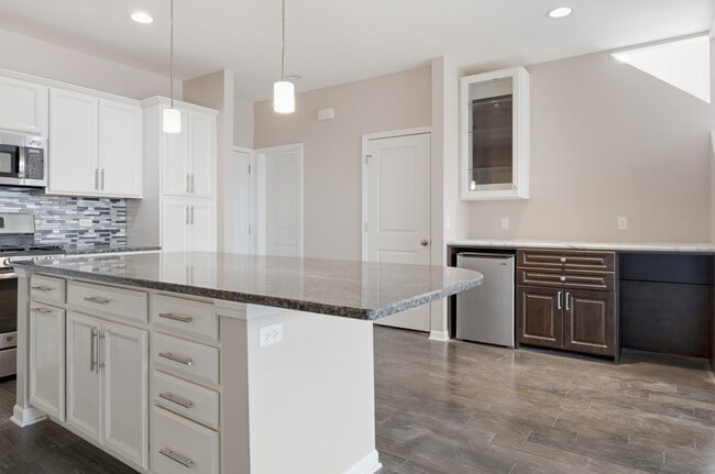 Building Photo - 901 Times Square Dr