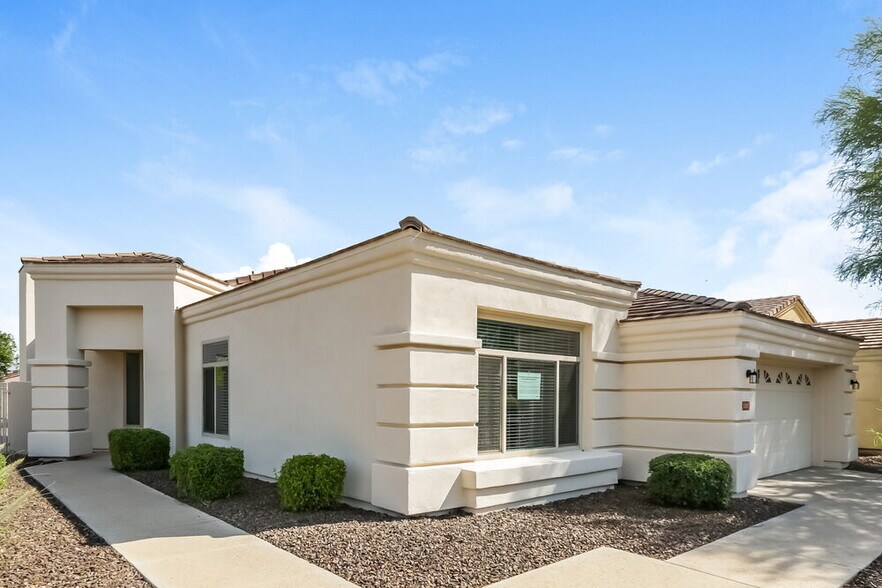 Primary Photo - 2102 E Fawn Dr