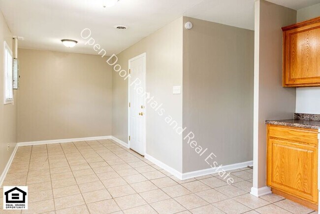 Building Photo - 6628 Redbud Dr