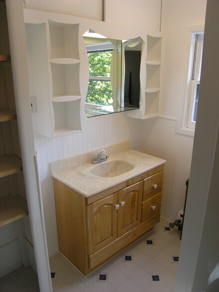 Building Photo - 396 W Clements Bridge Rd