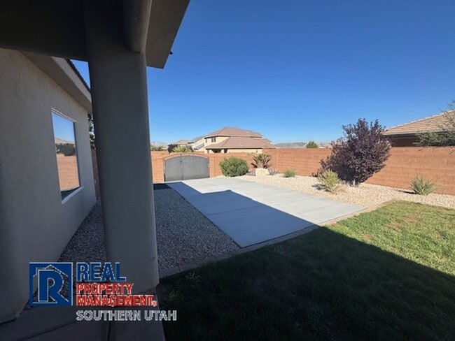 Building Photo - 4 Bedroom in near Crimson Cliffs