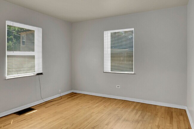 Building Photo - $2,695.00 - 3 Beds, 2 Bath, Duplex in Denv...