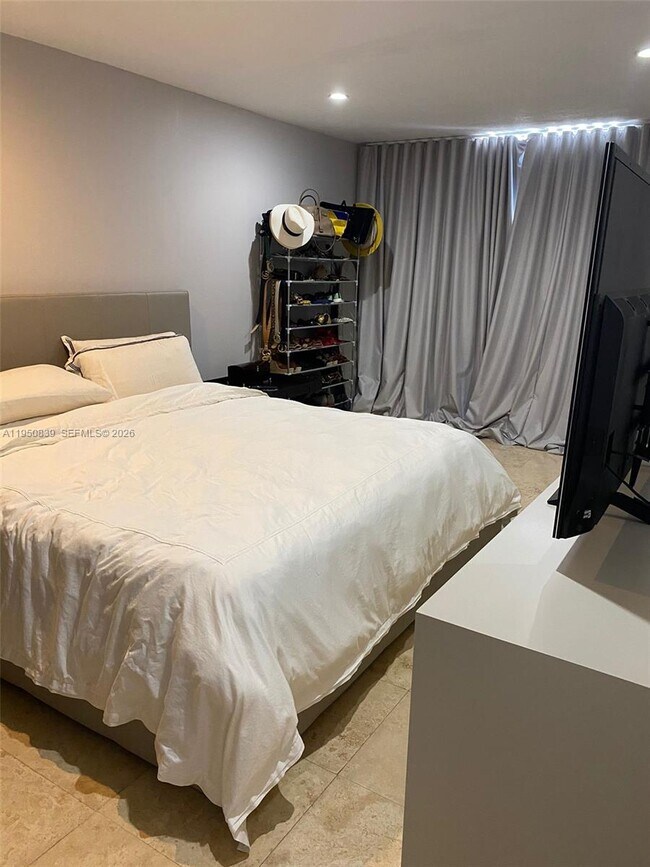 Building Photo - 13499 Biscayne Blvd