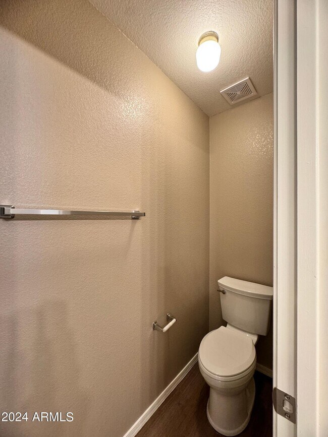 Building Photo - 10453 N 76th Dr