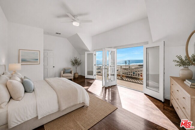 Building Photo - 6457 Surfside Way