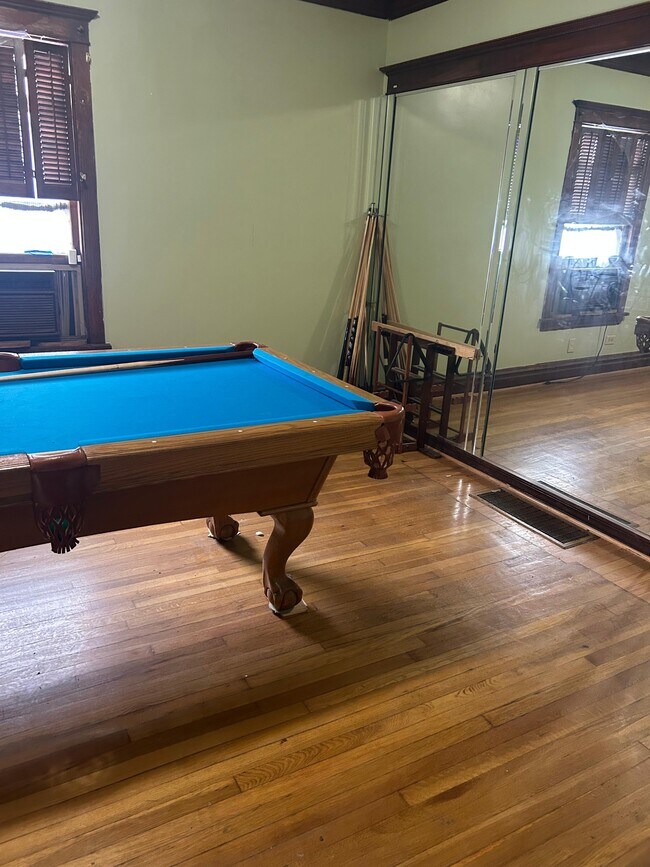 Building Photo - 7840 S Saginaw Ave