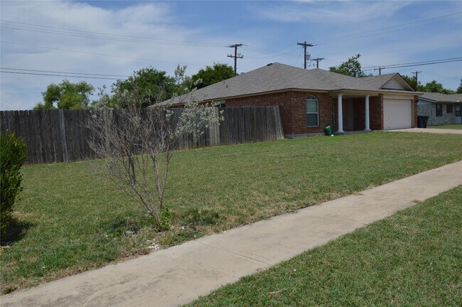Building Photo - 1809 Herndon Dr