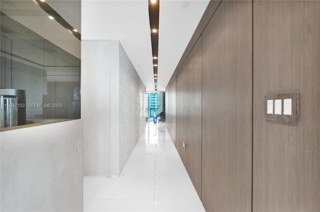 Building Photo - 3535 S Ocean Dr