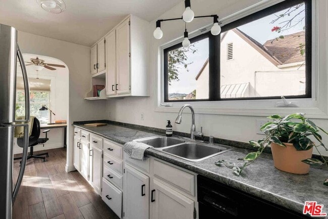 Building Photo - 428 N Alta Vista Blvd