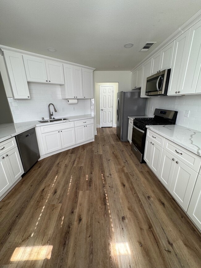 Building Photo - 1024 Michelle Ct