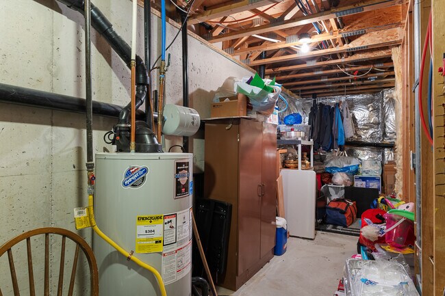 Building Photo - 9 Crest Ct