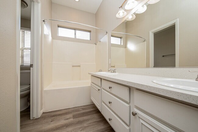 Building Photo - 4404 La Lima Ct