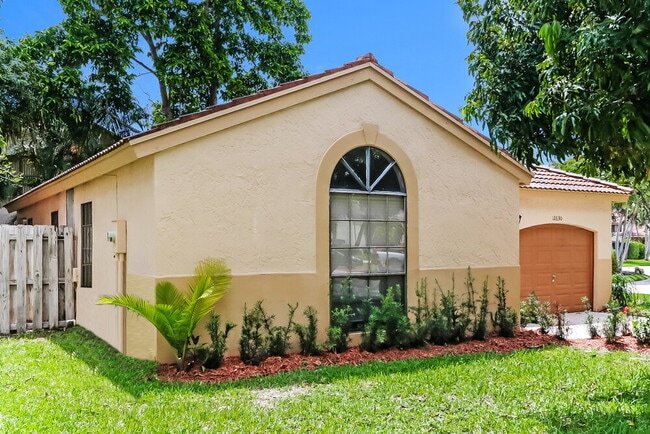 Building Photo - 12630 Shoreside Ln