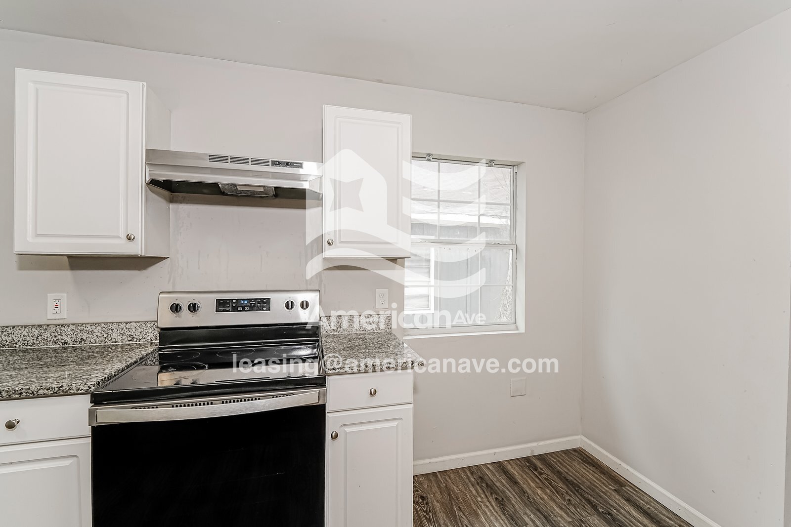 Building Photo - 610 16th Pl SW