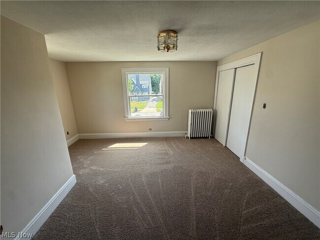 Building Photo - 3012 Albion Rd