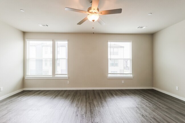 Building Photo - 18334 W Centro Cir