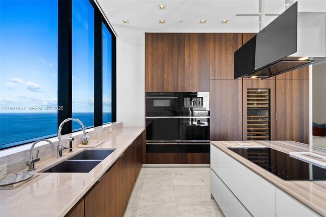 Building Photo - 17141 Collins Ave