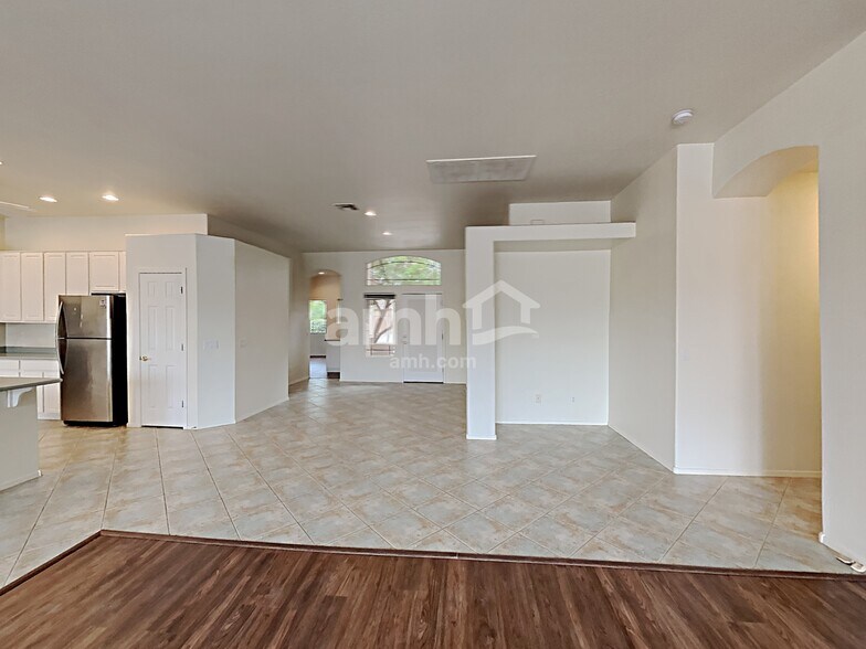 Building Photo - 8027 W Clara Ln