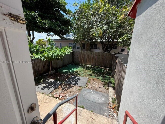 Building Photo - 3129 SW 9th St