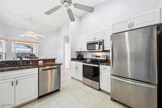 Building Photo - 210 SW 37th Terrace