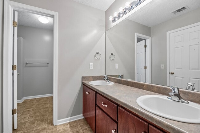 Building Photo - 115 Nandina Wy