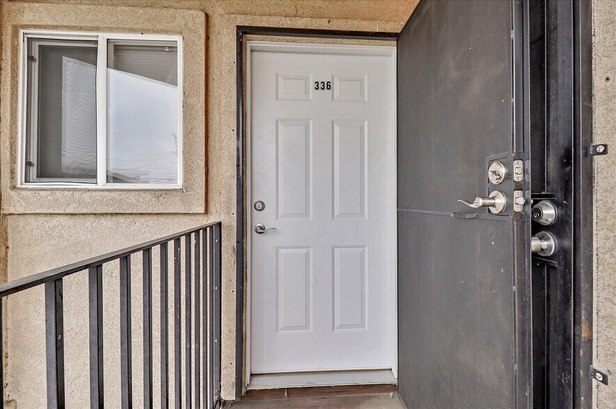 Building Photo - 336 Chesley Ave